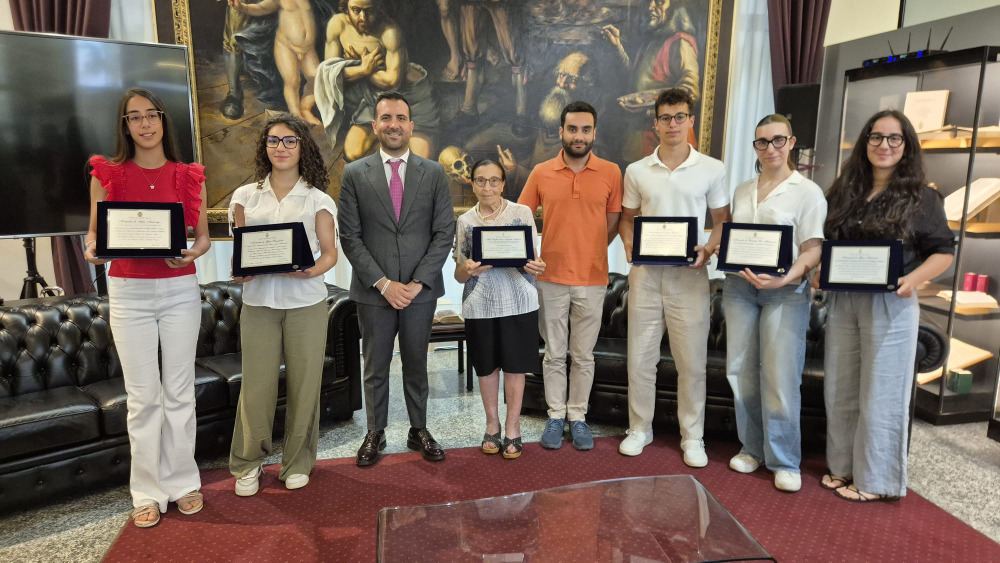 Astronomia, Cirillo premia i giovani campioni calabresi: «Sono l’immagine più bella della Calabria che studia e guarda al futuro»